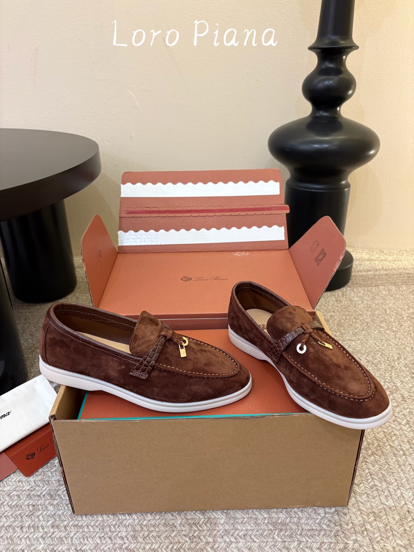 Loro Piana(诺悠翩雅)官网同款一脚蹬乐福鞋   原版大底宽底  采用进口高丝光羊反绒  羊皮内里   全方位一
