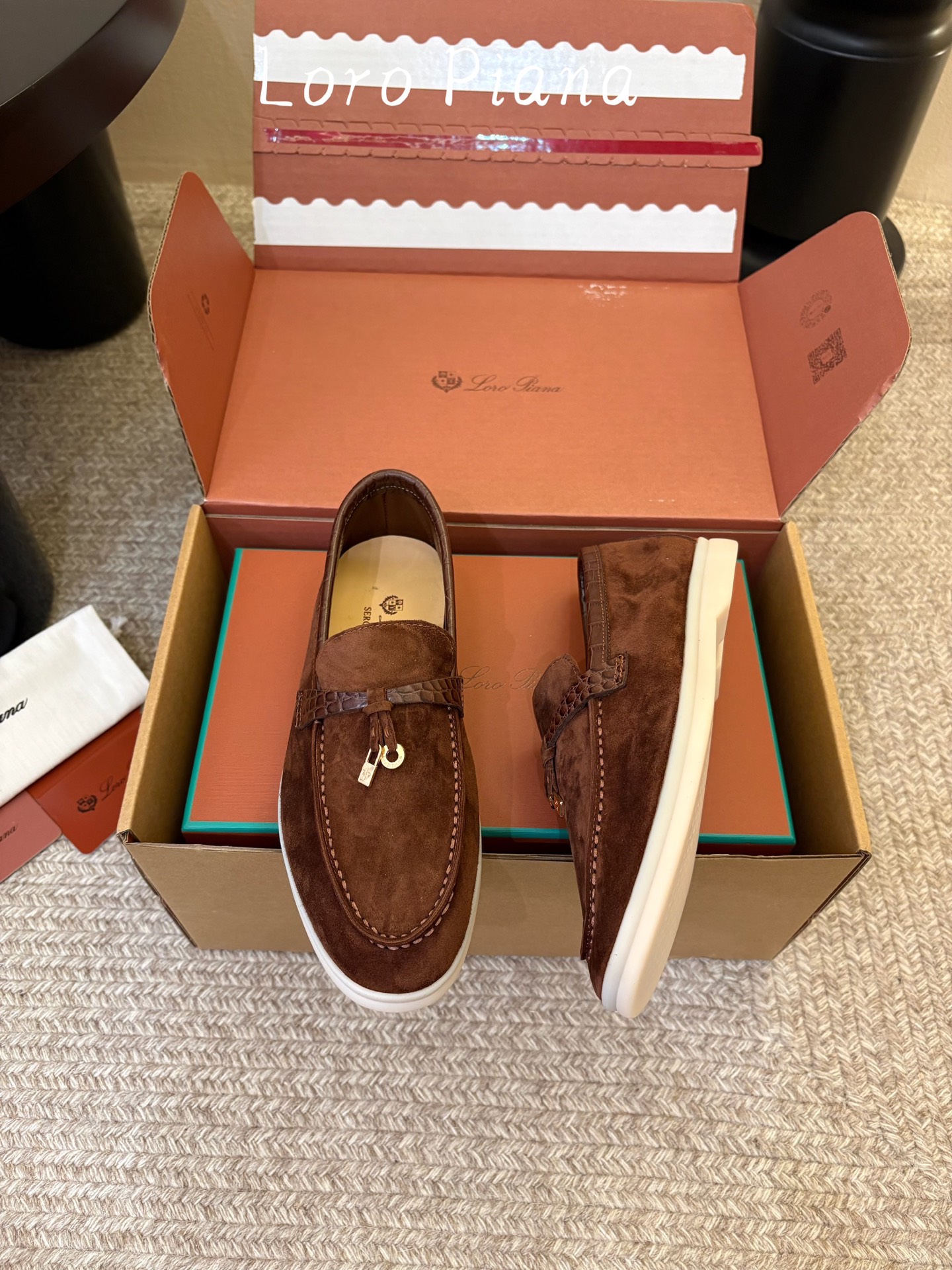 Loro Piana(诺悠翩雅)官网同款一脚蹬乐福鞋   原版大底宽底  采用进口高丝光羊反绒  羊皮内里   全方位一