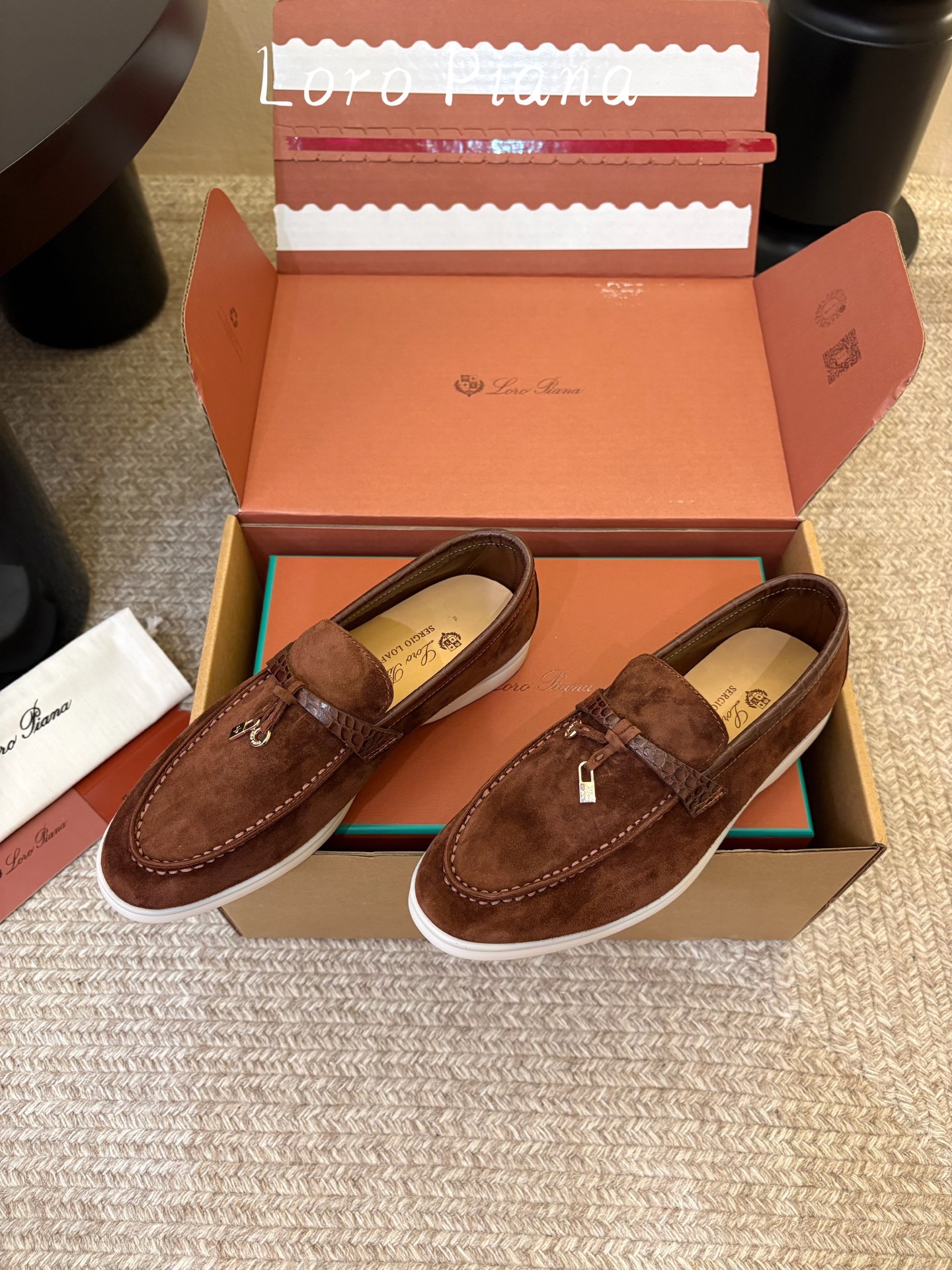 Loro Piana(诺悠翩雅)官网同款一脚蹬乐福鞋   原版大底宽底  采用进口高丝光羊反绒  羊皮内里   全方位一