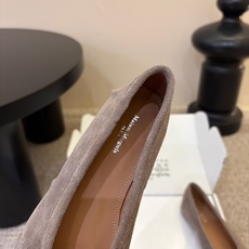 平底 Maison Margiel*26ss夏季新款分趾低跟单鞋 自带慵懒氛围感的分趾褶皱平底单鞋,打破常规的分趾鞋型搭 平底 Maison Margiel*26ss夏季新款分趾低跟单鞋 自带慵懒氛围感的分趾褶皱平底单鞋,打破常规的分趾鞋型搭