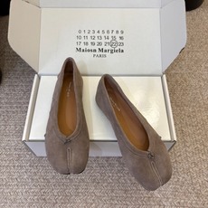 平底 Maison Margiel*26ss夏季新款分趾低跟单鞋 自带慵懒氛围感的分趾褶皱平底单鞋,打破常规的分趾鞋型搭 平底 Maison Margiel*26ss夏季新款分趾低跟单鞋 自带慵懒氛围感的分趾褶皱平底单鞋,打破常规的分趾鞋型搭