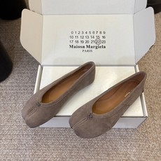 平底 Maison Margiel*26ss夏季新款分趾低跟单鞋 自带慵懒氛围感的分趾褶皱平底单鞋,打破常规的分趾鞋型搭 平底 Maison Margiel*26ss夏季新款分趾低跟单鞋 自带慵懒氛围感的分趾褶皱平底单鞋,打破常规的分趾鞋型搭