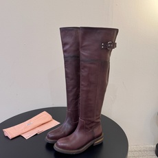 miumiu fw26 ~张元英同款miu 26秋冬新款秀款 堆堆靴新品经典机车靴造型,帅气摩登 MiuMiu的少女感与 miumiu fw26 ~张元英同款miu 26秋冬新款秀款 堆堆靴新品经典机车靴造型,帅气摩登 MiuMiu的少女感与
