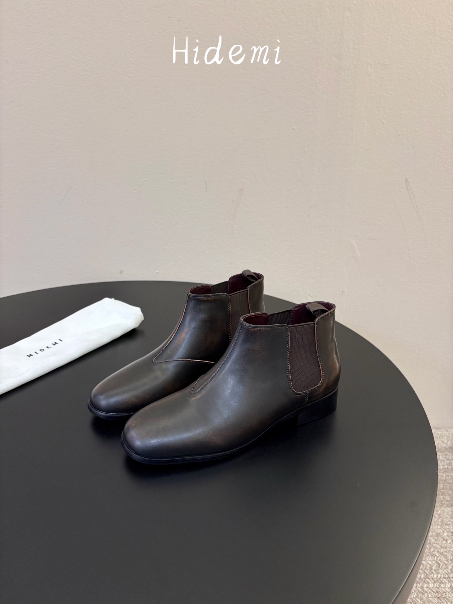 HIDEM* 𝟐𝟔𝐀𝐖新品 切尔西靴短靴|野性碰撞解锁多元风格 复古腔调揉进利落靴型 每一双都释放毫不掩饰的个性张力 HIDEM* 𝟐𝟔𝐀𝐖新品 切尔西靴短靴|野性碰撞解锁多元风格 复古腔调揉进利落靴型 每一双都释放毫不掩饰的个性张力