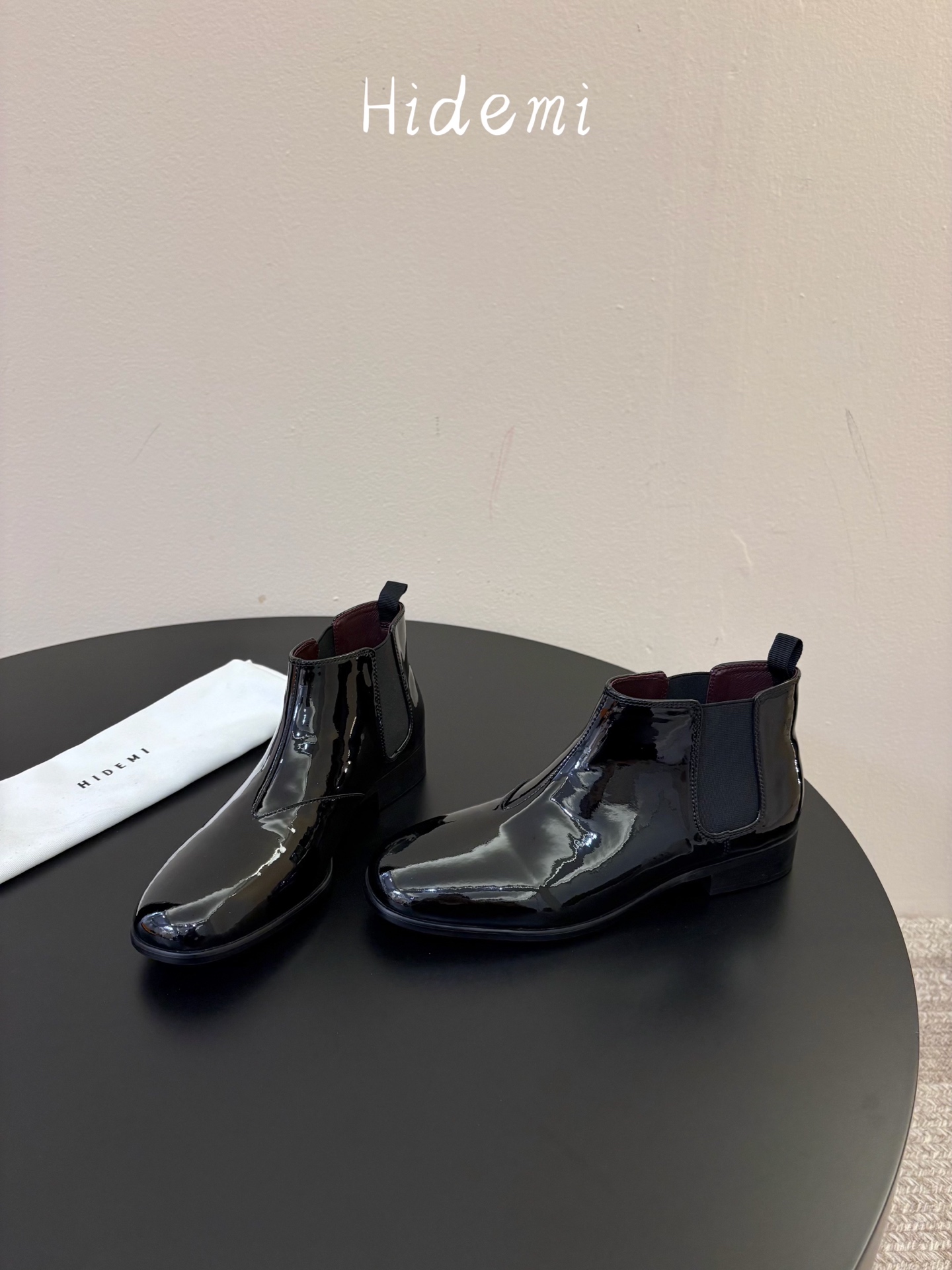 HIDEM* 𝟐𝟔𝐀𝐖新品 切尔西靴短靴|野性碰撞解锁多元风格 复古腔调揉进利落靴型 每一双都释放毫不掩饰的个性张力 HIDEM* 𝟐𝟔𝐀𝐖新品 切尔西靴短靴|野性碰撞解锁多元风格 复古腔调揉进利落靴型 每一双都释放毫不掩饰的个性张力
