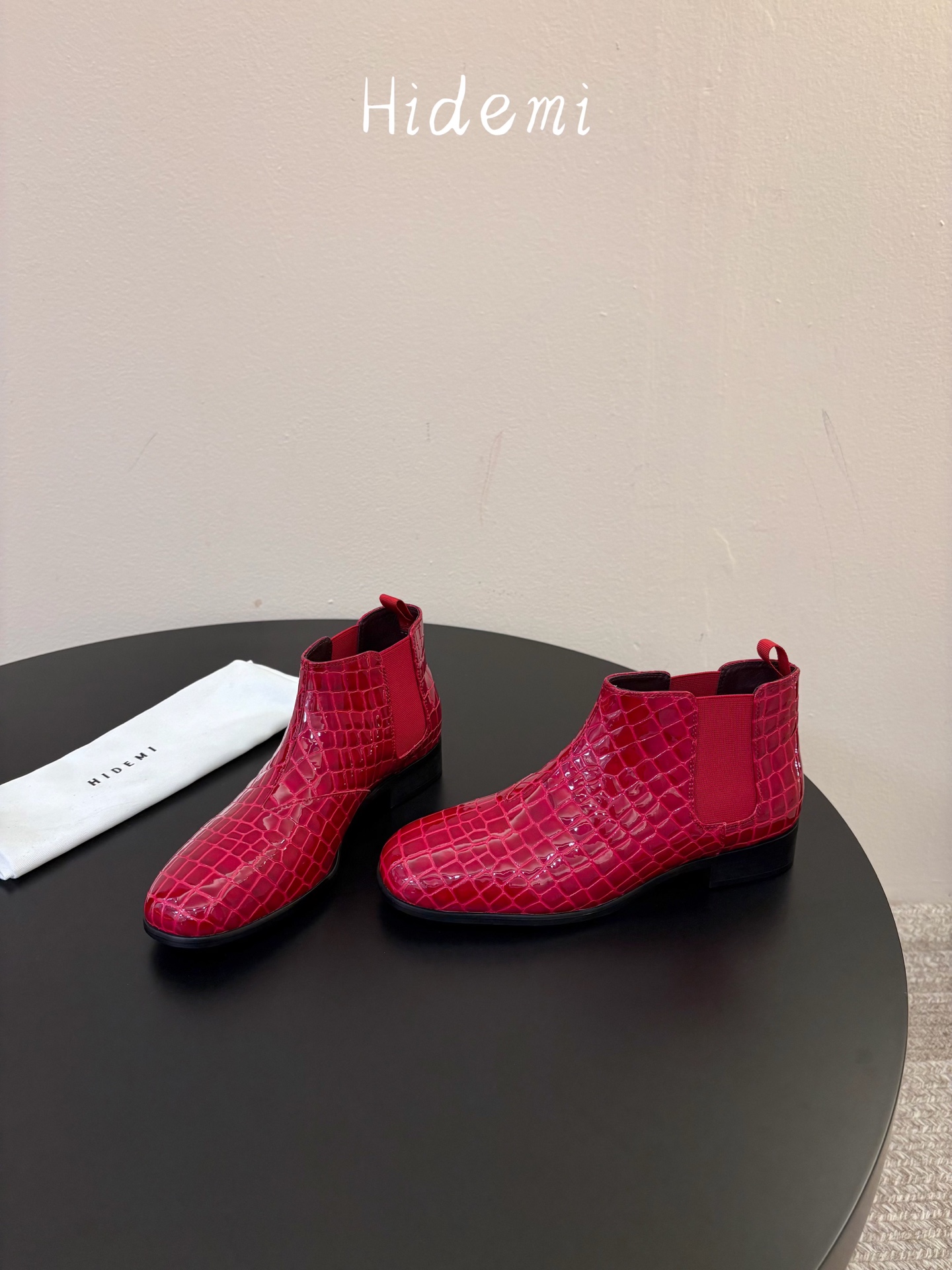 HIDEM* 𝟐𝟔𝐀𝐖新品 切尔西靴短靴|野性碰撞解锁多元风格 复古腔调揉进利落靴型 每一双都释放毫不掩饰的个性张力 HIDEM* 𝟐𝟔𝐀𝐖新品 切尔西靴短靴|野性碰撞解锁多元风格 复古腔调揉进利落靴型 每一双都释放毫不掩饰的个性张力