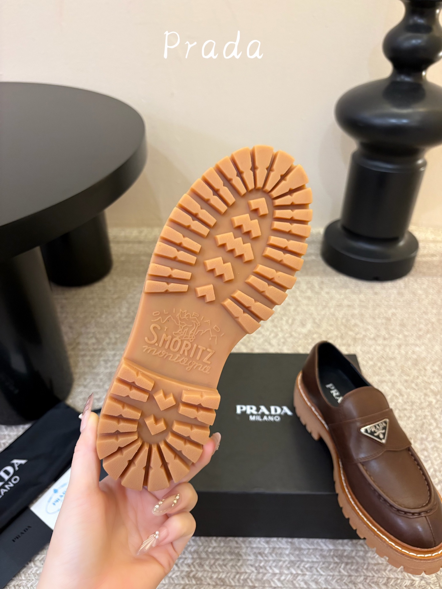 Prada普拉达  秋冬 厚底三角标乐福鞋  短靴 时尚厚底休闲乐福鞋 独到味道，人人都爱也轻松驾驭  每年都会爆.还有