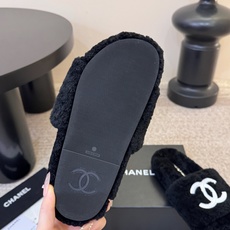 CHANE* |小香经典双C毛毛拖鞋 “抢先穿”系列 行走的羊咩咩🐑毛茸茸的实在是太可爱太舒服啦!简洁、精美风格的小香 CHANE* |小香经典双C毛毛拖鞋 “抢先穿”系列 行走的羊咩咩🐑毛茸茸的实在是太可爱太舒服啦!简洁、精美风格的小香