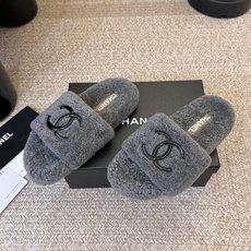CHANE* |小香经典双C毛毛拖鞋 “抢先穿”系列 行走的羊咩咩🐑毛茸茸的实在是太可爱太舒服啦!简洁、精美风格的小香 CHANE* |小香经典双C毛毛拖鞋 “抢先穿”系列 行走的羊咩咩🐑毛茸茸的实在是太可爱太舒服啦!简洁、精美风格的小香