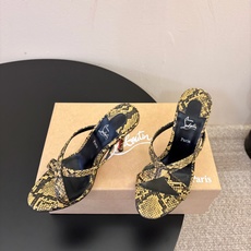 Christian Louboutin | 2026s𝐒原版CL全新秀款高跟鞋~ 时装红底凉鞋 新款红底金属跟火红玫瑰 Christian Louboutin | 2026s𝐒原版CL全新秀款高跟鞋~ 时装红底凉鞋 新款红底金属跟火红玫瑰
