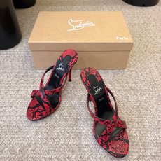 Christian Louboutin | 2026s𝐒原版CL全新秀款高跟鞋~ 时装红底凉鞋 新款红底金属跟火红玫瑰 Christian Louboutin | 2026s𝐒原版CL全新秀款高跟鞋~ 时装红底凉鞋 新款红底金属跟火红玫瑰