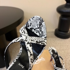 Christian Louboutin | 2026s𝐒原版CL全新秀款高跟鞋~ 时装红底凉鞋 新款红底金属跟火红玫瑰 Christian Louboutin | 2026s𝐒原版CL全新秀款高跟鞋~ 时装红底凉鞋 新款红底金属跟火红玫瑰