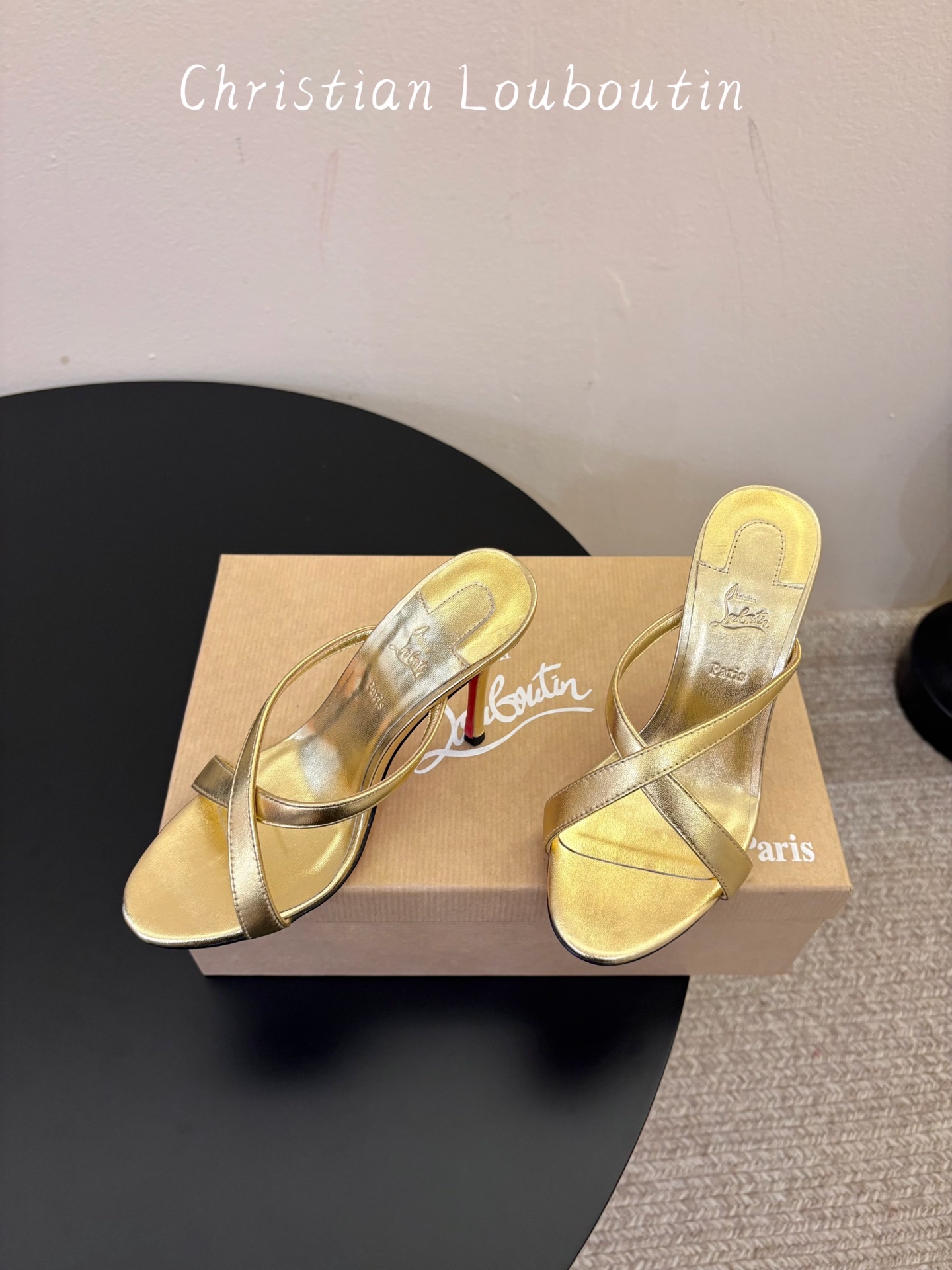 Christian Louboutin | 2026s𝐒原版CL全新秀款高跟鞋~ 时装红底凉鞋 新款红底金属跟火红玫瑰 Christian Louboutin | 2026s𝐒原版CL全新秀款高跟鞋~ 时装红底凉鞋 新款红底金属跟火红玫瑰