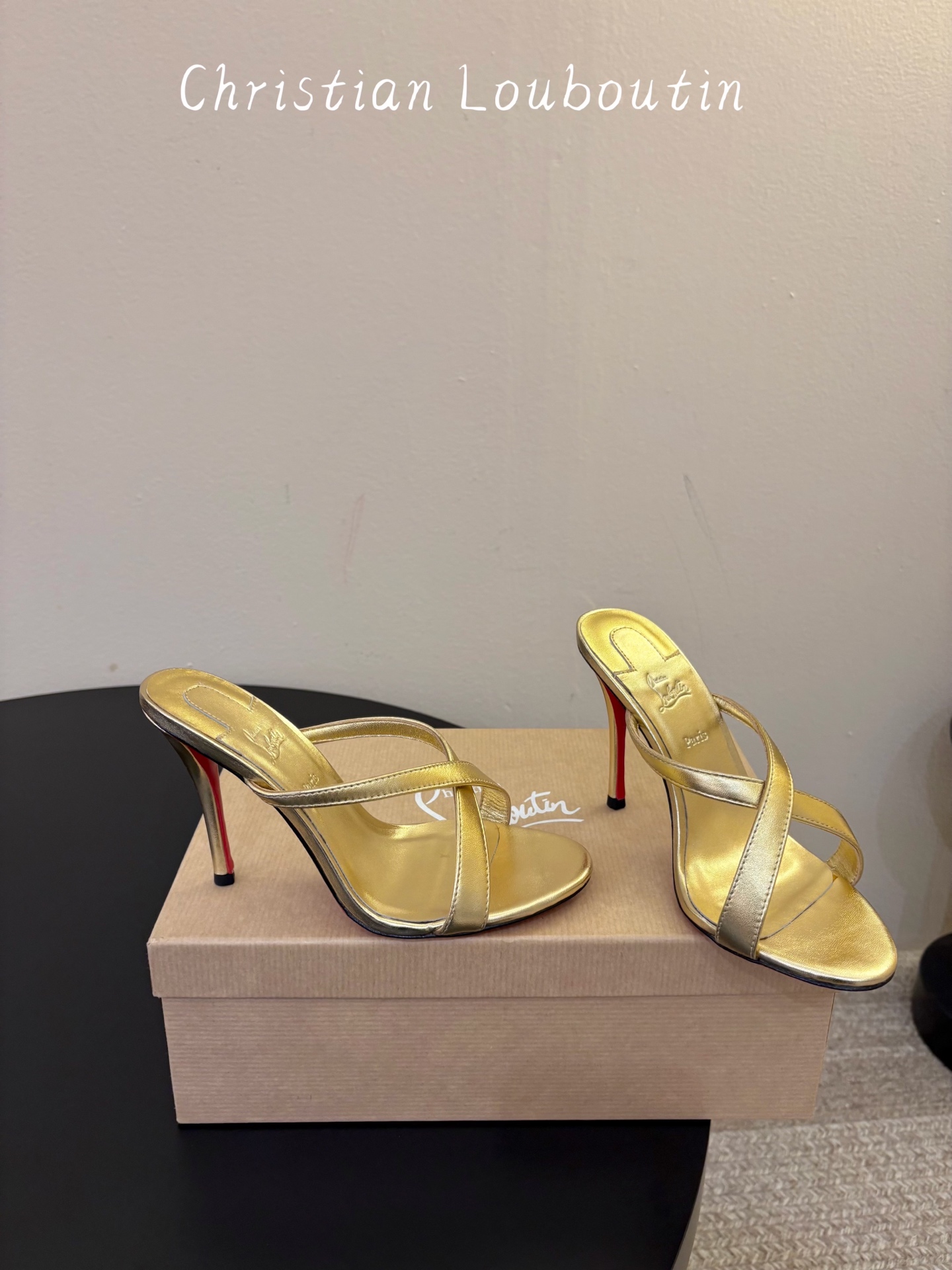 Christian Louboutin | 2026s𝐒原版CL全新秀款高跟鞋~ 时装红底凉鞋 新款红底金属跟火红玫瑰 Christian Louboutin | 2026s𝐒原版CL全新秀款高跟鞋~ 时装红底凉鞋 新款红底金属跟火红玫瑰