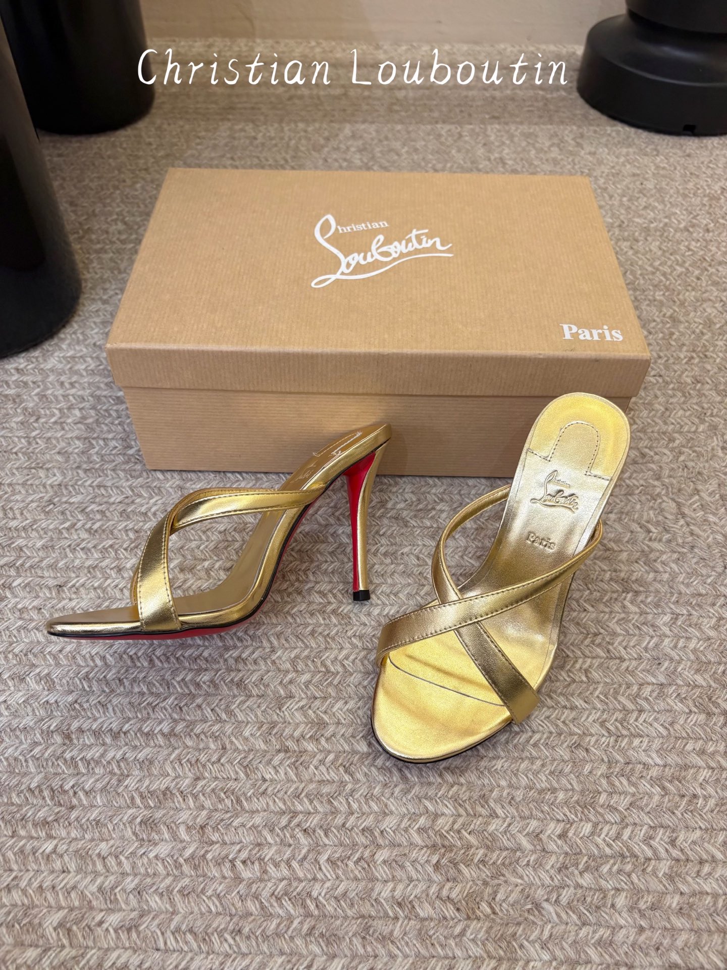 Christian Louboutin | 2026s𝐒原版CL全新秀款高跟鞋~ 时装红底凉鞋 新款红底金属跟火红玫瑰 Christian Louboutin | 2026s𝐒原版CL全新秀款高跟鞋~ 时装红底凉鞋 新款红底金属跟火红玫瑰