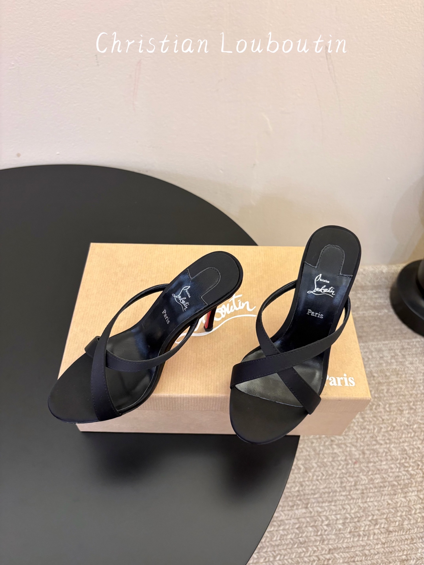 Christian Louboutin | 2026s𝐒原版CL全新秀款高跟鞋~ 时装红底凉鞋 新款红底金属跟火红玫瑰 Christian Louboutin | 2026s𝐒原版CL全新秀款高跟鞋~ 时装红底凉鞋 新款红底金属跟火红玫瑰