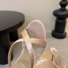 Christian Louboutin | 2026s𝐒原版CL全新秀款高跟鞋~ 时装红底凉鞋 新款红底金属跟火红玫瑰 Christian Louboutin | 2026s𝐒原版CL全新秀款高跟鞋~ 时装红底凉鞋 新款红底金属跟火红玫瑰