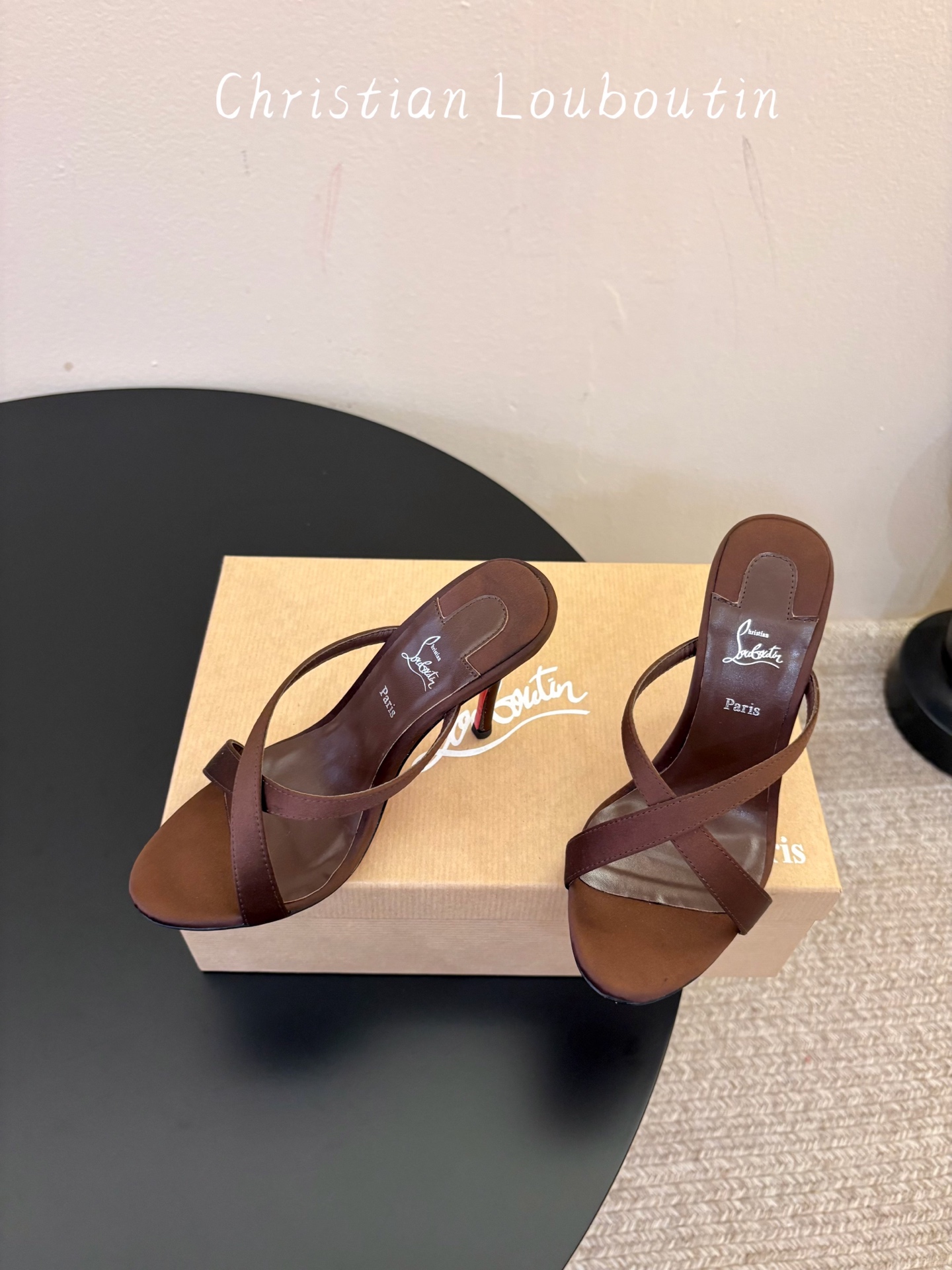 Christian Louboutin | 2026s𝐒原版CL全新秀款高跟鞋~ 时装红底凉鞋 新款红底金属跟火红玫瑰 Christian Louboutin | 2026s𝐒原版CL全新秀款高跟鞋~ 时装红底凉鞋 新款红底金属跟火红玫瑰