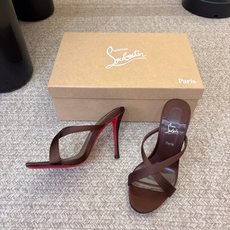 Christian Louboutin | 2026s𝐒原版CL全新秀款高跟鞋~ 时装红底凉鞋 新款红底金属跟火红玫瑰 Christian Louboutin | 2026s𝐒原版CL全新秀款高跟鞋~ 时装红底凉鞋 新款红底金属跟火红玫瑰