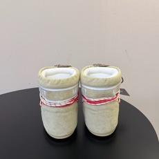 Moon Boot2026vs秋冬季爆款雪地靴系列…… 【情侣亲子月亮雪地靴】 忘了UGG吧,时髦人都在穿Moon B Moon Boot2026vs秋冬季爆款雪地靴系列…… 【情侣亲子月亮雪地靴】 忘了UGG吧,时髦人都在穿Moon B