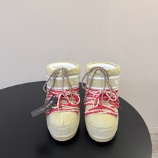 Moon Boot2026vs秋冬季爆款雪地靴系列…… 【情侣亲子月亮雪地靴】 忘了UGG吧,时髦人都在穿Moon B Moon Boot2026vs秋冬季爆款雪地靴系列…… 【情侣亲子月亮雪地靴】 忘了UGG吧,时髦人都在穿Moon B