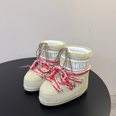Moon Boot2026vs秋冬季爆款雪地靴系列…… 【情侣亲子月亮雪地靴】 忘了UGG吧,时髦人都在穿Moon B Moon Boot2026vs秋冬季爆款雪地靴系列…… 【情侣亲子月亮雪地靴】 忘了UGG吧,时髦人都在穿Moon B