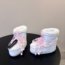 Moon Boot2026vs秋冬季爆款雪地靴系列…… 【情侣亲子月亮雪地靴】 忘了UGG吧,时髦人都在穿Moon B Moon Boot2026vs秋冬季爆款雪地靴系列…… 【情侣亲子月亮雪地靴】 忘了UGG吧,时髦人都在穿Moon B