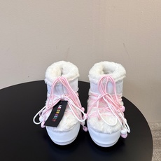 Moon Boot2026vs秋冬季爆款雪地靴系列…… 【情侣亲子月亮雪地靴】 忘了UGG吧,时髦人都在穿Moon B Moon Boot2026vs秋冬季爆款雪地靴系列…… 【情侣亲子月亮雪地靴】 忘了UGG吧,时髦人都在穿Moon B