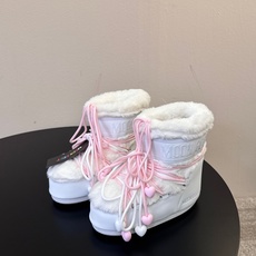 Moon Boot2026vs秋冬季爆款雪地靴系列…… 【情侣亲子月亮雪地靴】 忘了UGG吧,时髦人都在穿Moon B Moon Boot2026vs秋冬季爆款雪地靴系列…… 【情侣亲子月亮雪地靴】 忘了UGG吧,时髦人都在穿Moon B
