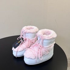 Moon Boot2026vs秋冬季爆款雪地靴系列…… 【情侣亲子月亮雪地靴】 忘了UGG吧,时髦人都在穿Moon B Moon Boot2026vs秋冬季爆款雪地靴系列…… 【情侣亲子月亮雪地靴】 忘了UGG吧,时髦人都在穿Moon B