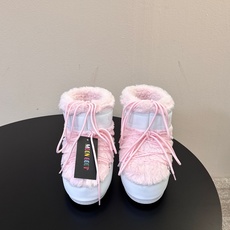 Moon Boot2026vs秋冬季爆款雪地靴系列…… 【情侣亲子月亮雪地靴】 忘了UGG吧,时髦人都在穿Moon B Moon Boot2026vs秋冬季爆款雪地靴系列…… 【情侣亲子月亮雪地靴】 忘了UGG吧,时髦人都在穿Moon B