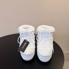 Moon Boot2026vs秋冬季爆款雪地靴系列…… 【情侣亲子月亮雪地靴】 忘了UGG吧,时髦人都在穿Moon B Moon Boot2026vs秋冬季爆款雪地靴系列…… 【情侣亲子月亮雪地靴】 忘了UGG吧,时髦人都在穿Moon B