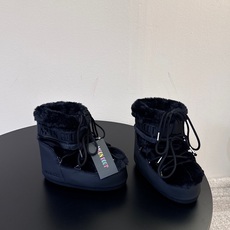 Moon Boot2026vs秋冬季爆款雪地靴系列…… 【情侣亲子月亮雪地靴】 忘了UGG吧,时髦人都在穿Moon B Moon Boot2026vs秋冬季爆款雪地靴系列…… 【情侣亲子月亮雪地靴】 忘了UGG吧,时髦人都在穿Moon B