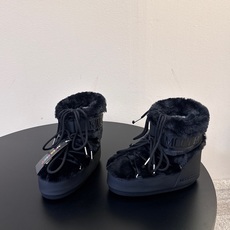 Moon Boot2026vs秋冬季爆款雪地靴系列…… 【情侣亲子月亮雪地靴】 忘了UGG吧,时髦人都在穿Moon B Moon Boot2026vs秋冬季爆款雪地靴系列…… 【情侣亲子月亮雪地靴】 忘了UGG吧,时髦人都在穿Moon B