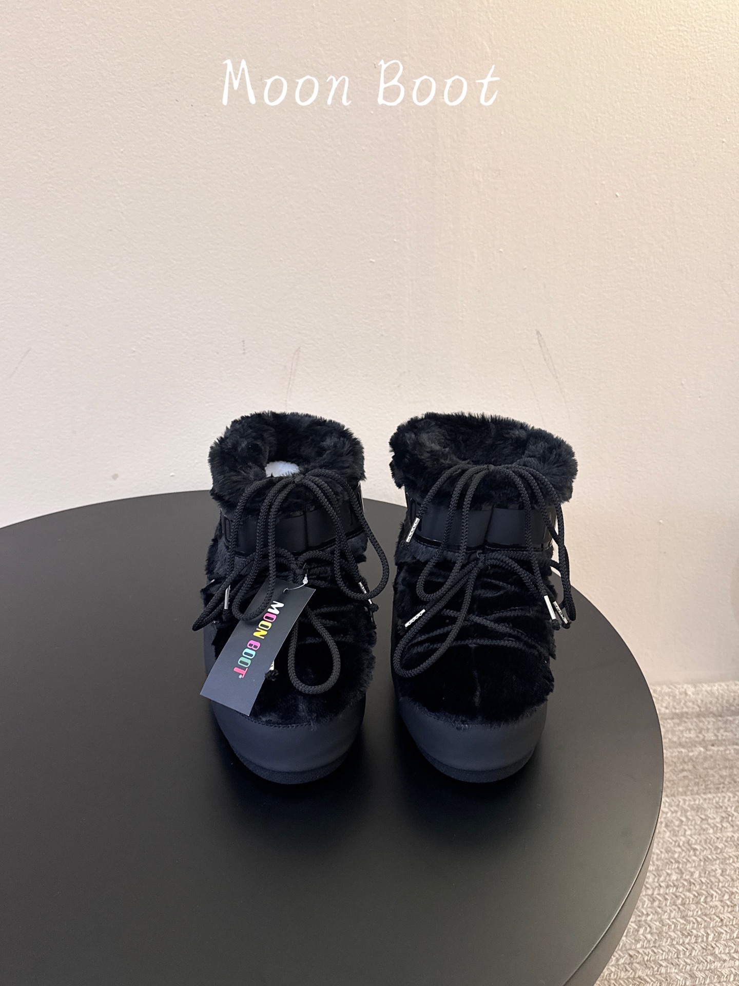 Moon Boot2026vs秋冬季爆款雪地靴系列…… 【情侣亲子月亮雪地靴】 忘了UGG吧,时髦人都在穿Moon B Moon Boot2026vs秋冬季爆款雪地靴系列…… 【情侣亲子月亮雪地靴】 忘了UGG吧,时髦人都在穿Moon B