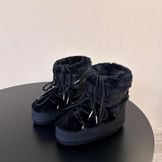 Moon Boot2026vs秋冬季爆款雪地靴系列…… 【情侣亲子月亮雪地靴】 忘了UGG吧,时髦人都在穿Moon B Moon Boot2026vs秋冬季爆款雪地靴系列…… 【情侣亲子月亮雪地靴】 忘了UGG吧,时髦人都在穿Moon B