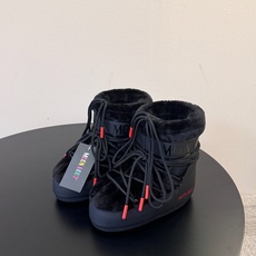 Moon Boot2026vs秋冬季爆款雪地靴系列…… 【情侣亲子月亮雪地靴】 忘了UGG吧,时髦人都在穿Moon B Moon Boot2026vs秋冬季爆款雪地靴系列…… 【情侣亲子月亮雪地靴】 忘了UGG吧,时髦人都在穿Moon B