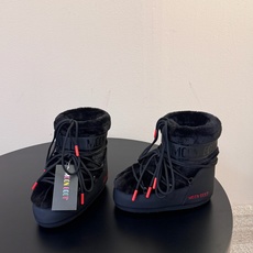 Moon Boot2026vs秋冬季爆款雪地靴系列…… 【情侣亲子月亮雪地靴】 忘了UGG吧,时髦人都在穿Moon B Moon Boot2026vs秋冬季爆款雪地靴系列…… 【情侣亲子月亮雪地靴】 忘了UGG吧,时髦人都在穿Moon B