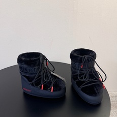 Moon Boot2026vs秋冬季爆款雪地靴系列…… 【情侣亲子月亮雪地靴】 忘了UGG吧,时髦人都在穿Moon B Moon Boot2026vs秋冬季爆款雪地靴系列…… 【情侣亲子月亮雪地靴】 忘了UGG吧,时髦人都在穿Moon B