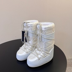Moon Boot2026vs秋冬季爆款雪地靴系列…… 【情侣亲子月亮雪地靴】 忘了UGG吧,时髦人都在穿Moon B Moon Boot2026vs秋冬季爆款雪地靴系列…… 【情侣亲子月亮雪地靴】 忘了UGG吧,时髦人都在穿Moon B