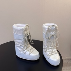 Moon Boot2026vs秋冬季爆款雪地靴系列…… 【情侣亲子月亮雪地靴】 忘了UGG吧,时髦人都在穿Moon B Moon Boot2026vs秋冬季爆款雪地靴系列…… 【情侣亲子月亮雪地靴】 忘了UGG吧,时髦人都在穿Moon B
