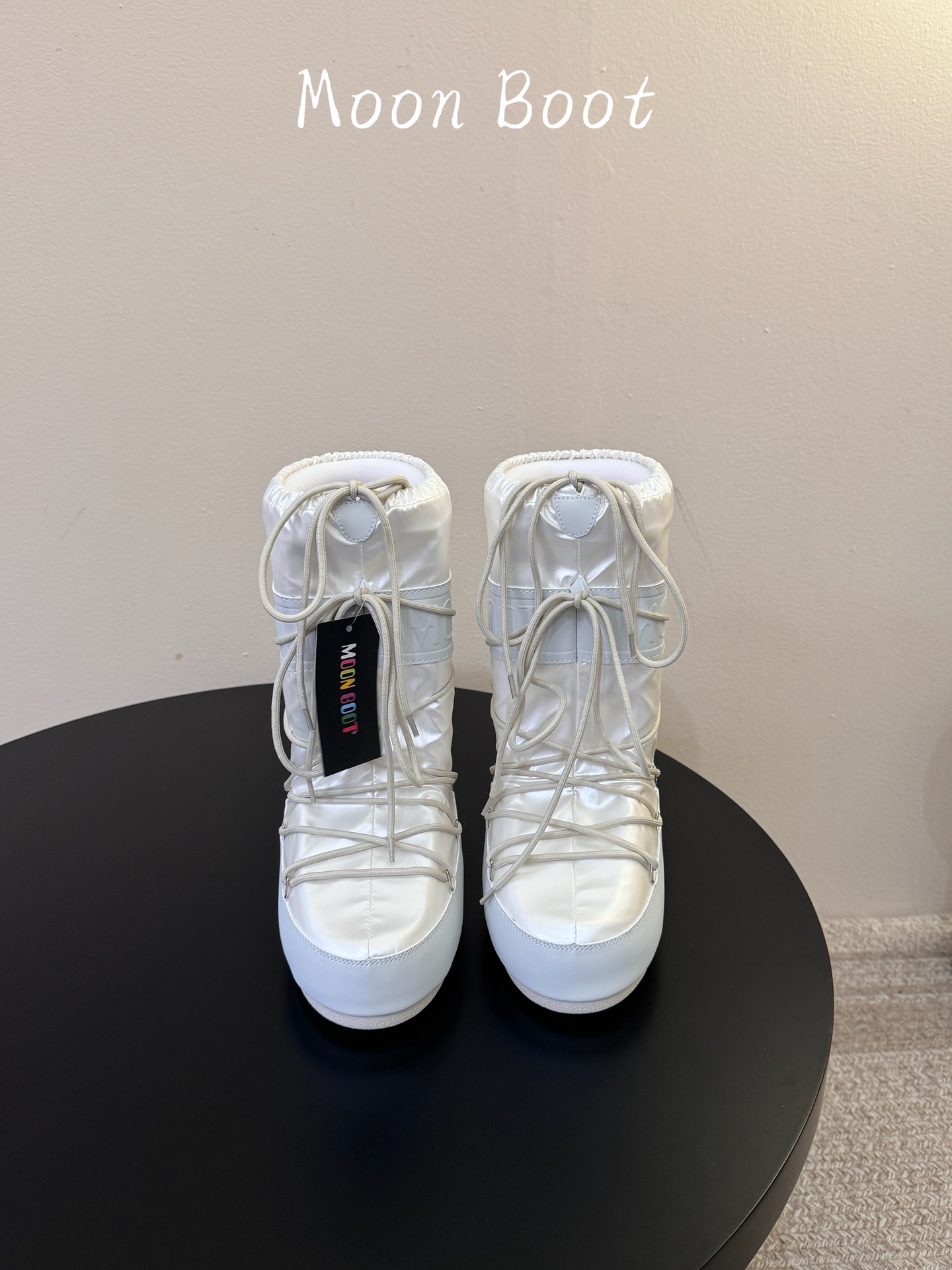 Moon Boot2026vs秋冬季爆款雪地靴系列…… 【情侣亲子月亮雪地靴】 忘了UGG吧,时髦人都在穿Moon B Moon Boot2026vs秋冬季爆款雪地靴系列…… 【情侣亲子月亮雪地靴】 忘了UGG吧,时髦人都在穿Moon B
