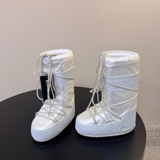 Moon Boot2026vs秋冬季爆款雪地靴系列…… 【情侣亲子月亮雪地靴】 忘了UGG吧,时髦人都在穿Moon B Moon Boot2026vs秋冬季爆款雪地靴系列…… 【情侣亲子月亮雪地靴】 忘了UGG吧,时髦人都在穿Moon B