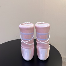 Moon Boot2026vs秋冬季爆款雪地靴系列…… 【情侣亲子月亮雪地靴】 忘了UGG吧,时髦人都在穿Moon B Moon Boot2026vs秋冬季爆款雪地靴系列…… 【情侣亲子月亮雪地靴】 忘了UGG吧,时髦人都在穿Moon B