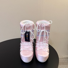 Moon Boot2026vs秋冬季爆款雪地靴系列…… 【情侣亲子月亮雪地靴】 忘了UGG吧,时髦人都在穿Moon B Moon Boot2026vs秋冬季爆款雪地靴系列…… 【情侣亲子月亮雪地靴】 忘了UGG吧,时髦人都在穿Moon B