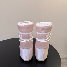 Moon Boot2026vs秋冬季爆款雪地靴系列…… 【情侣亲子月亮雪地靴】 忘了UGG吧,时髦人都在穿Moon B Moon Boot2026vs秋冬季爆款雪地靴系列…… 【情侣亲子月亮雪地靴】 忘了UGG吧,时髦人都在穿Moon B