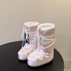 Moon Boot2026vs秋冬季爆款雪地靴系列…… 【情侣亲子月亮雪地靴】 忘了UGG吧,时髦人都在穿Moon B Moon Boot2026vs秋冬季爆款雪地靴系列…… 【情侣亲子月亮雪地靴】 忘了UGG吧,时髦人都在穿Moon B