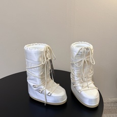 Moon Boot2026vs秋冬季爆款雪地靴系列…… 【情侣亲子月亮雪地靴】 忘了UGG吧,时髦人都在穿Moon B Moon Boot2026vs秋冬季爆款雪地靴系列…… 【情侣亲子月亮雪地靴】 忘了UGG吧,时髦人都在穿Moon B