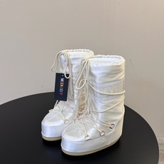 Moon Boot2026vs秋冬季爆款雪地靴系列…… 【情侣亲子月亮雪地靴】 忘了UGG吧,时髦人都在穿Moon B Moon Boot2026vs秋冬季爆款雪地靴系列…… 【情侣亲子月亮雪地靴】 忘了UGG吧,时髦人都在穿Moon B