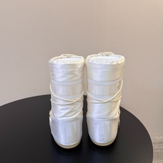 Moon Boot2026vs秋冬季爆款雪地靴系列…… 【情侣亲子月亮雪地靴】 忘了UGG吧,时髦人都在穿Moon B Moon Boot2026vs秋冬季爆款雪地靴系列…… 【情侣亲子月亮雪地靴】 忘了UGG吧,时髦人都在穿Moon B